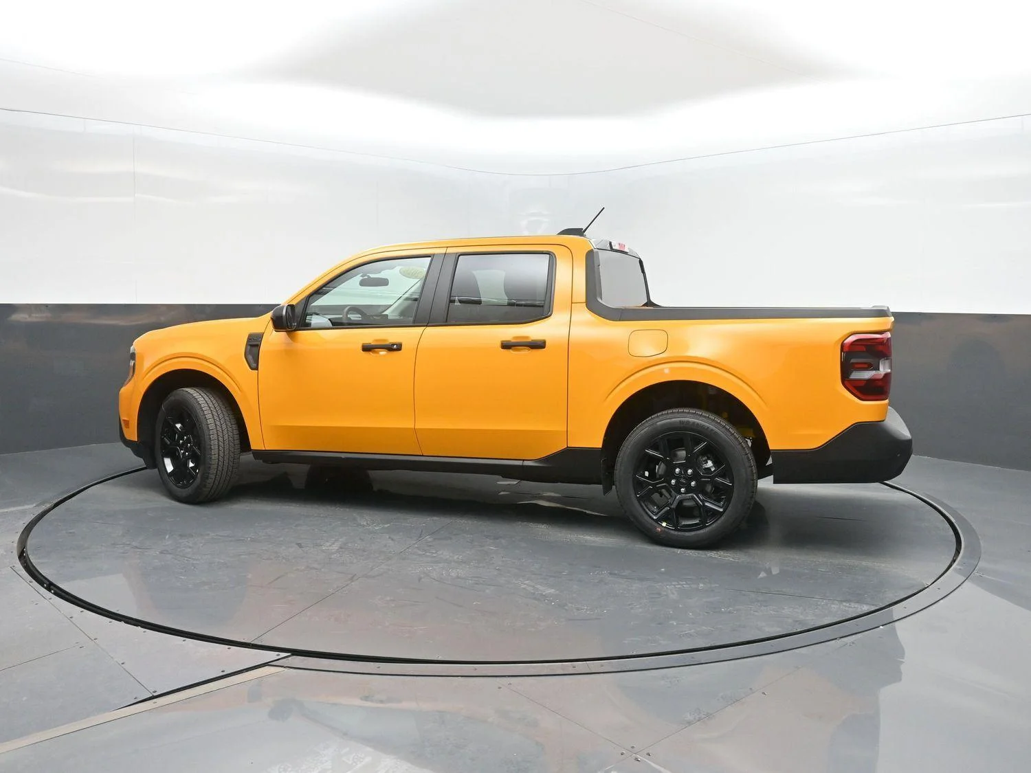New 2026 Orange Fury Metallic Tri-Coat Ford XLT image 39