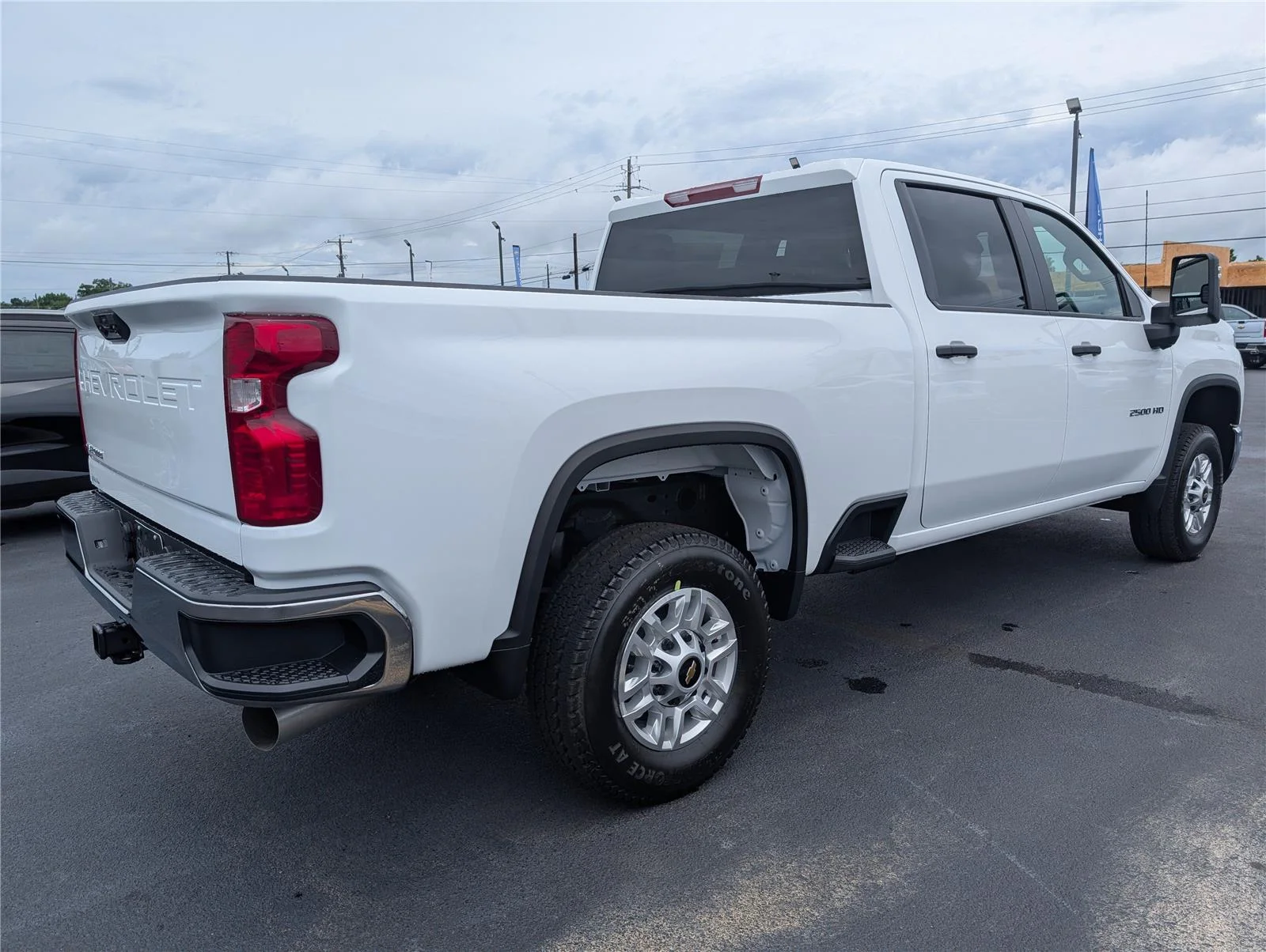 New 2026 Summit White Chevrolet WT image 3