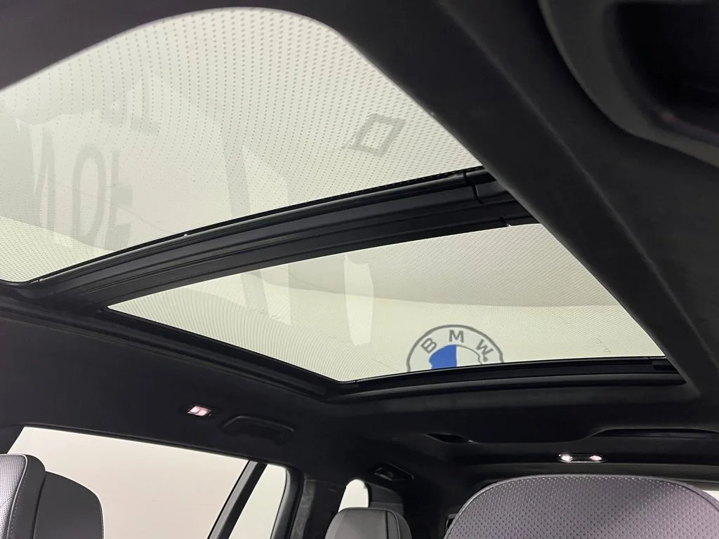 Used 2027 White Metallic BMW xDrive40i image 32