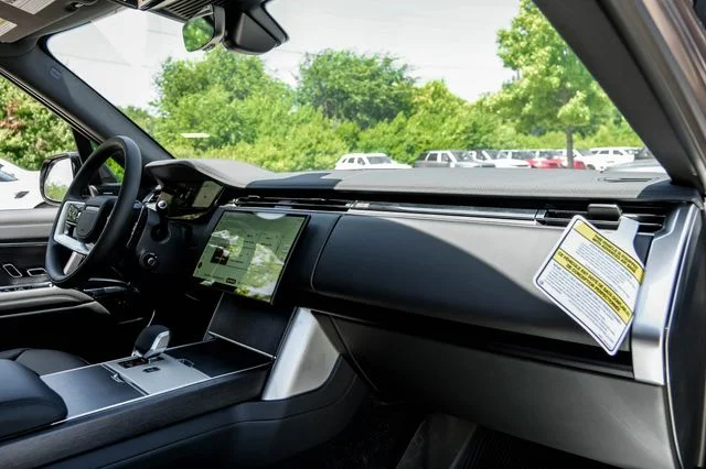 New 2026  Land Rover SE image 17
