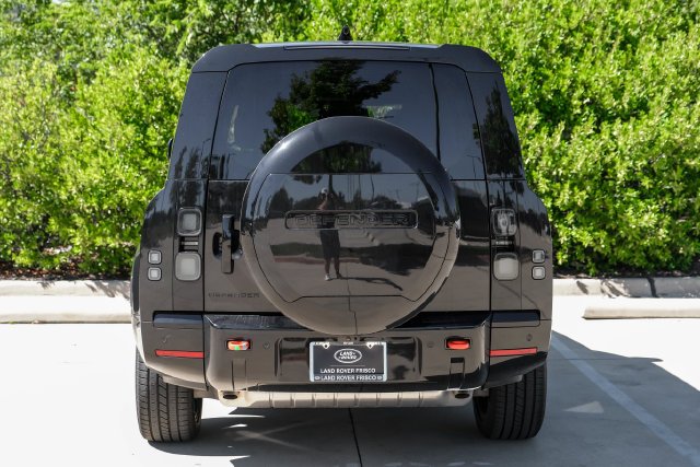 New 2026 Santorini Black Land Rover X image 16