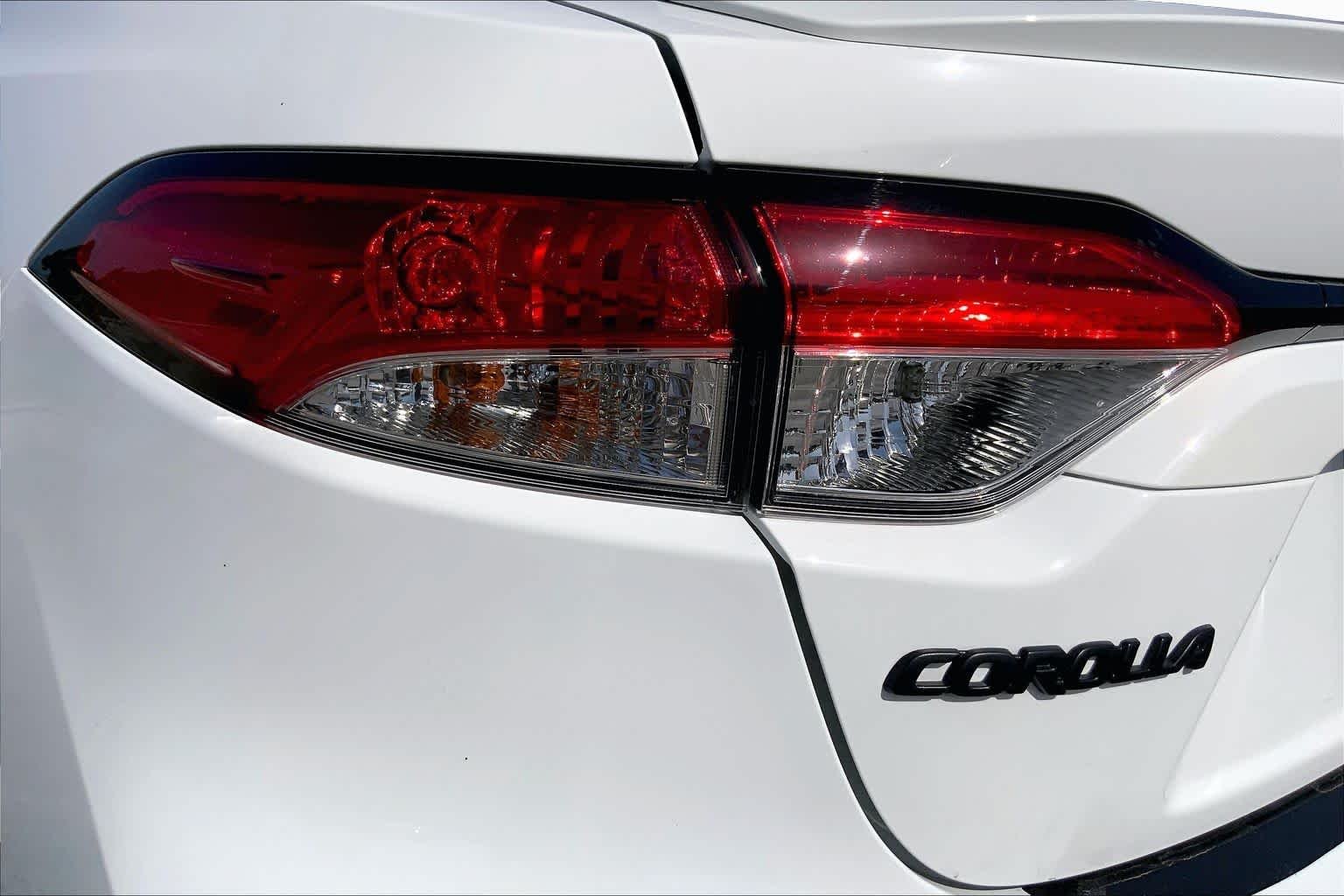 Used 2026 Ice Cap Toyota SE image 28