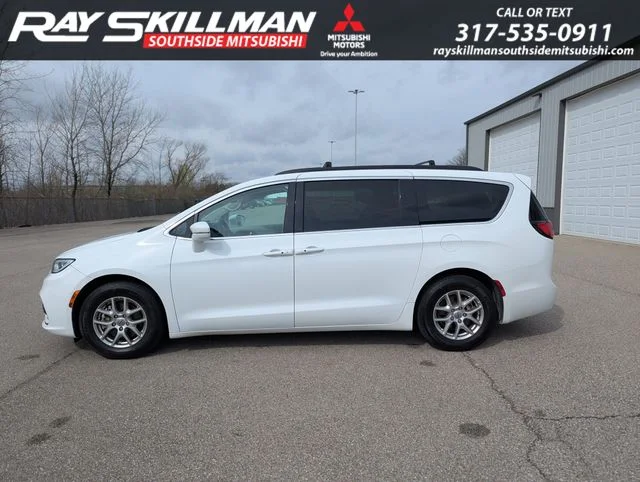 Used 2022 White Chrysler Touring L image 13