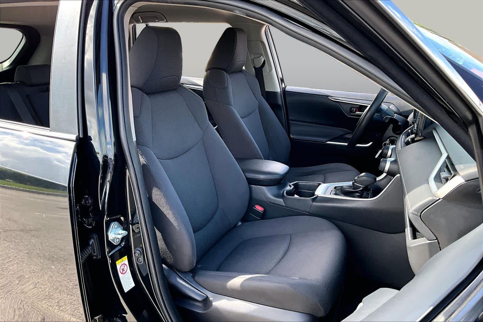 Used 2019 Midnight Black Metallic Toyota LE image 9