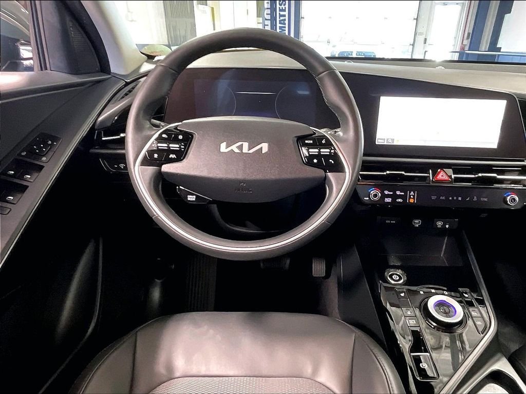 Used 2023 Green Kia Wind image 17