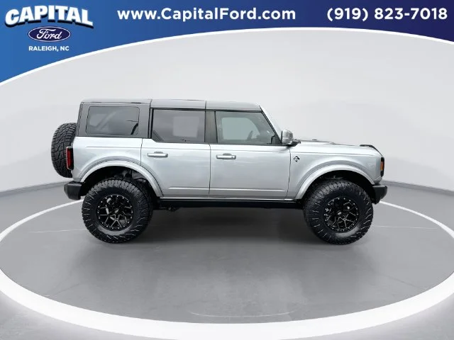 Used 2023 Silver Ford Outer Banks image 9