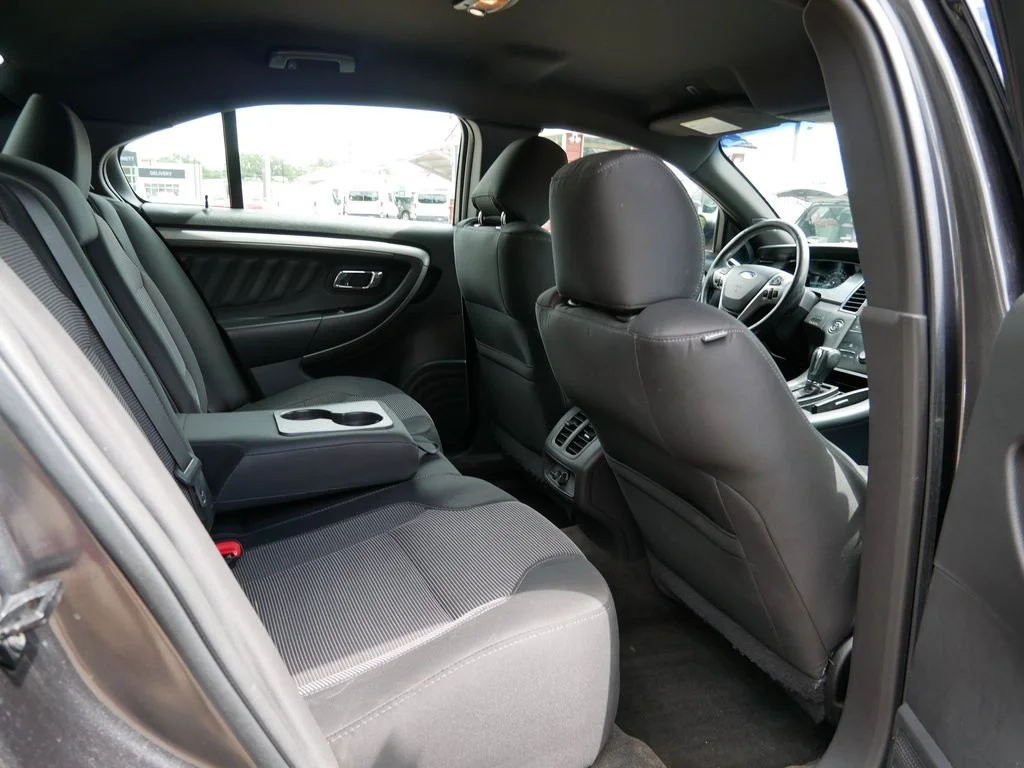 Used 2015  Ford SEL image 9