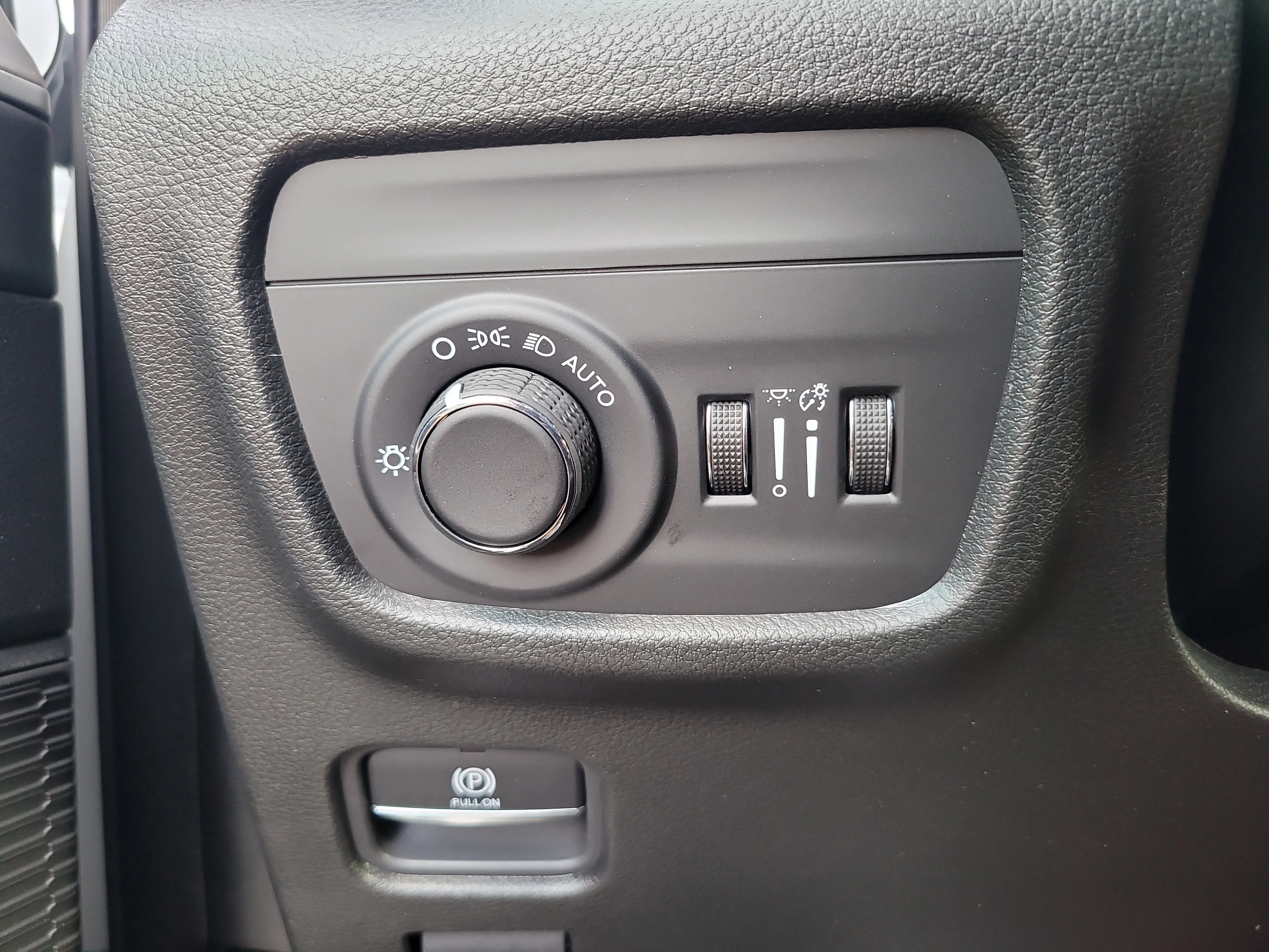 New 2026 Bright White Clearcoat Jeep Laredo Altitude image 23
