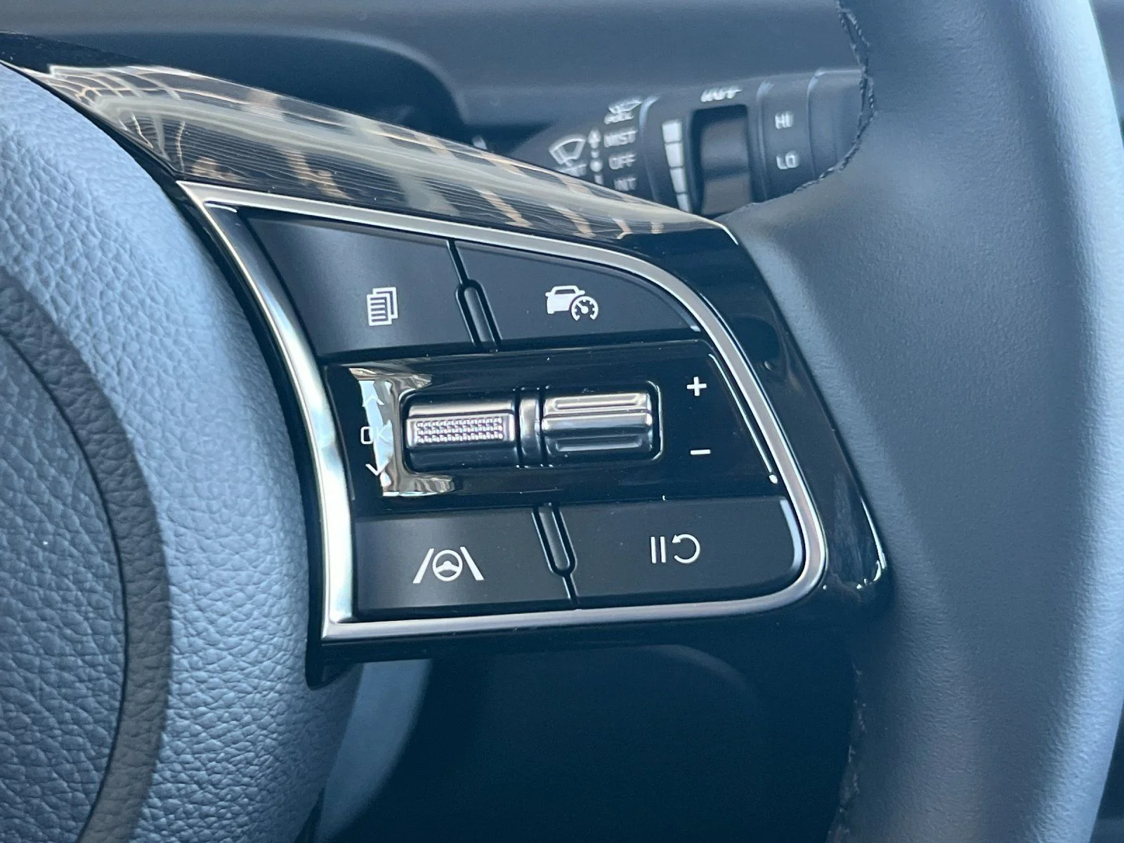 New 2026 White Kia S image 28