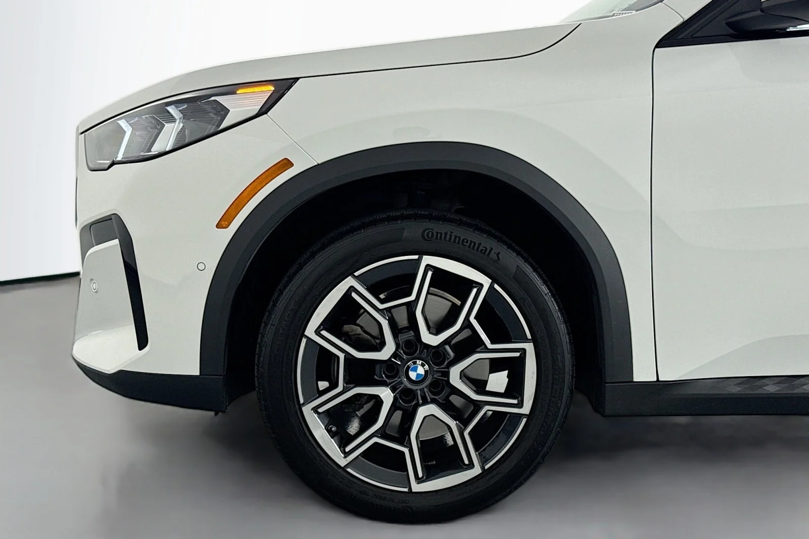 Used 2025 Alpine White BMW xDrive28i image 9