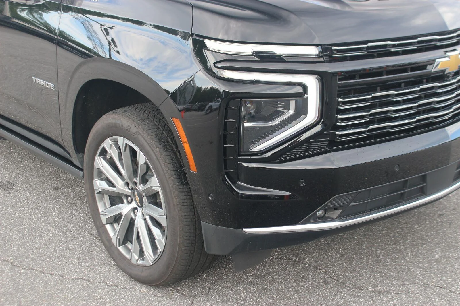 Used 2025 Black Chevrolet High Country image 9