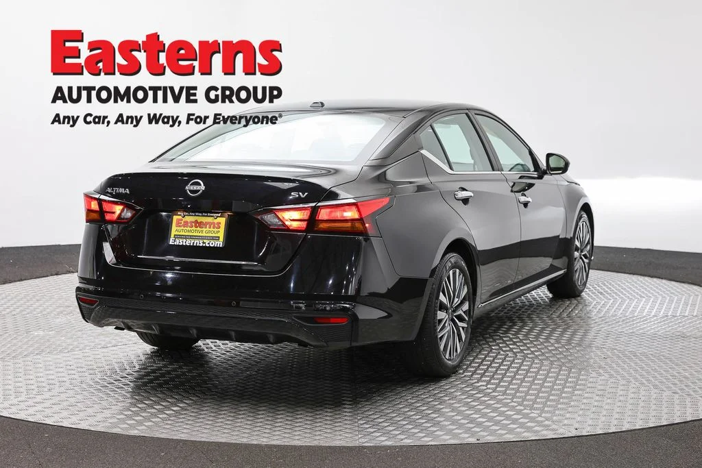 Used 2024 Black Nissan 2.5 SV image 5