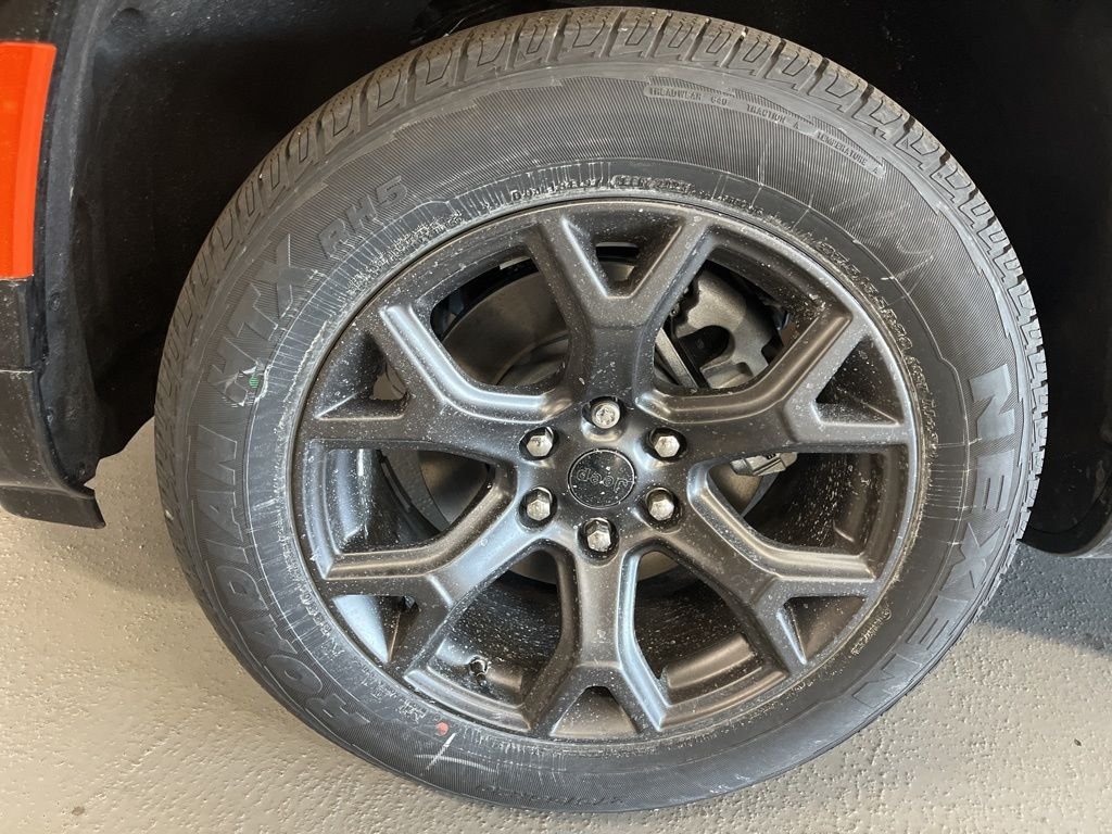 New 2026 Bright White Clear-Coat Exterior Paint Jeep Limited Altitude image 6