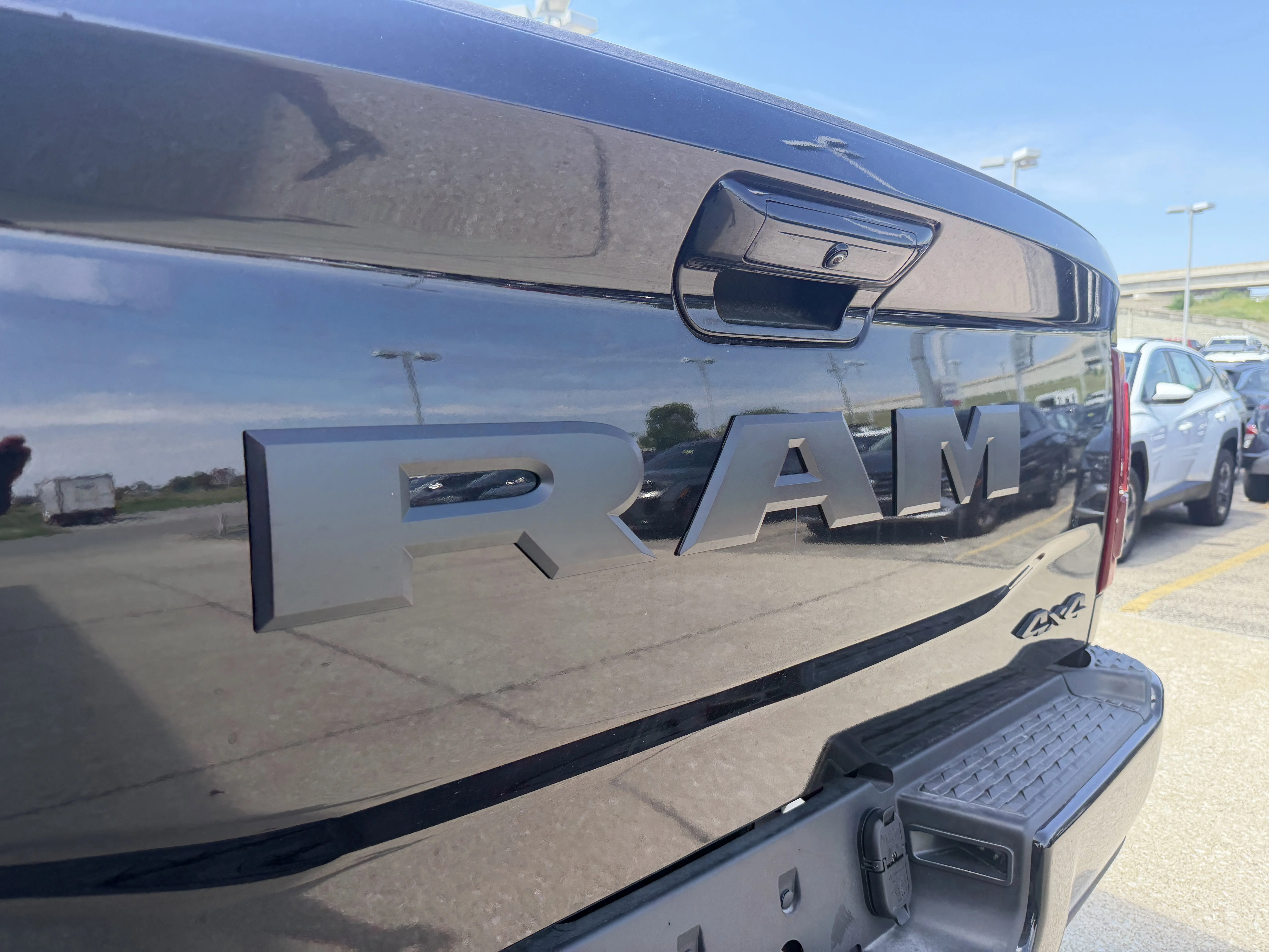New 2026 Diamond Black Crystal Pearl-Coat Exterior Paint RAM Laramie image 8