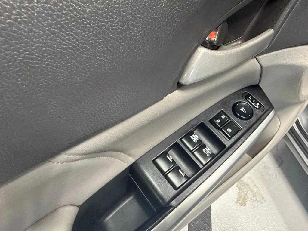 Used 2010 Gray Honda EX-L image 12