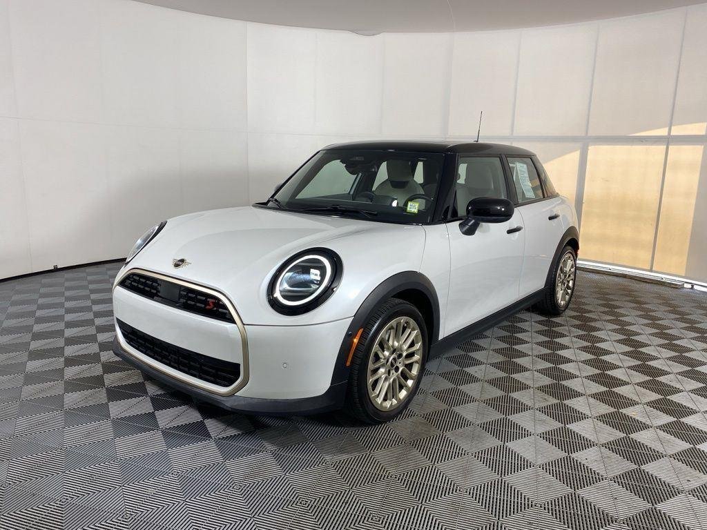 Used 2025 White Metallic MINI Signature Plus image 10