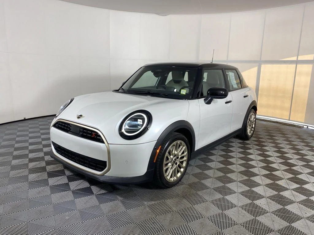 Used 2025 White Metallic MINI Signature Plus image 10