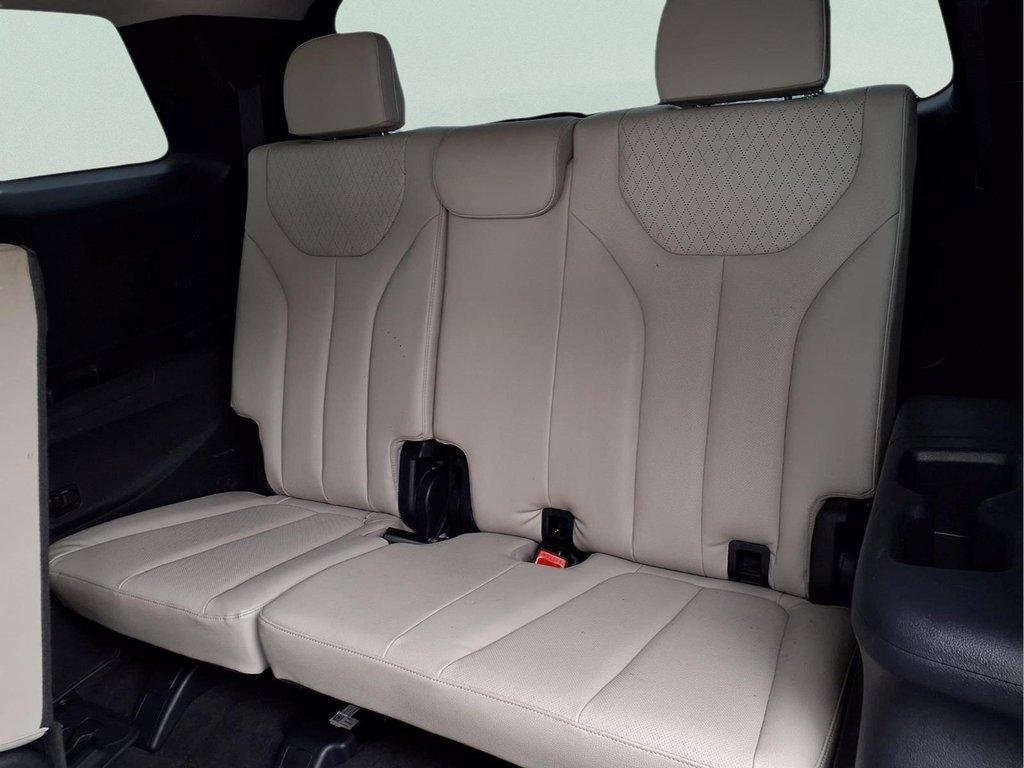Used 2022 Hyper White Hyundai SEL image 11