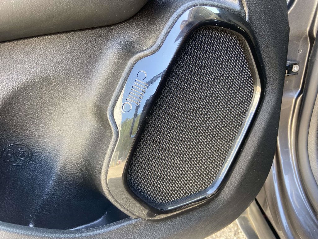 Used 2018 Gray Jeep Altitude image 32