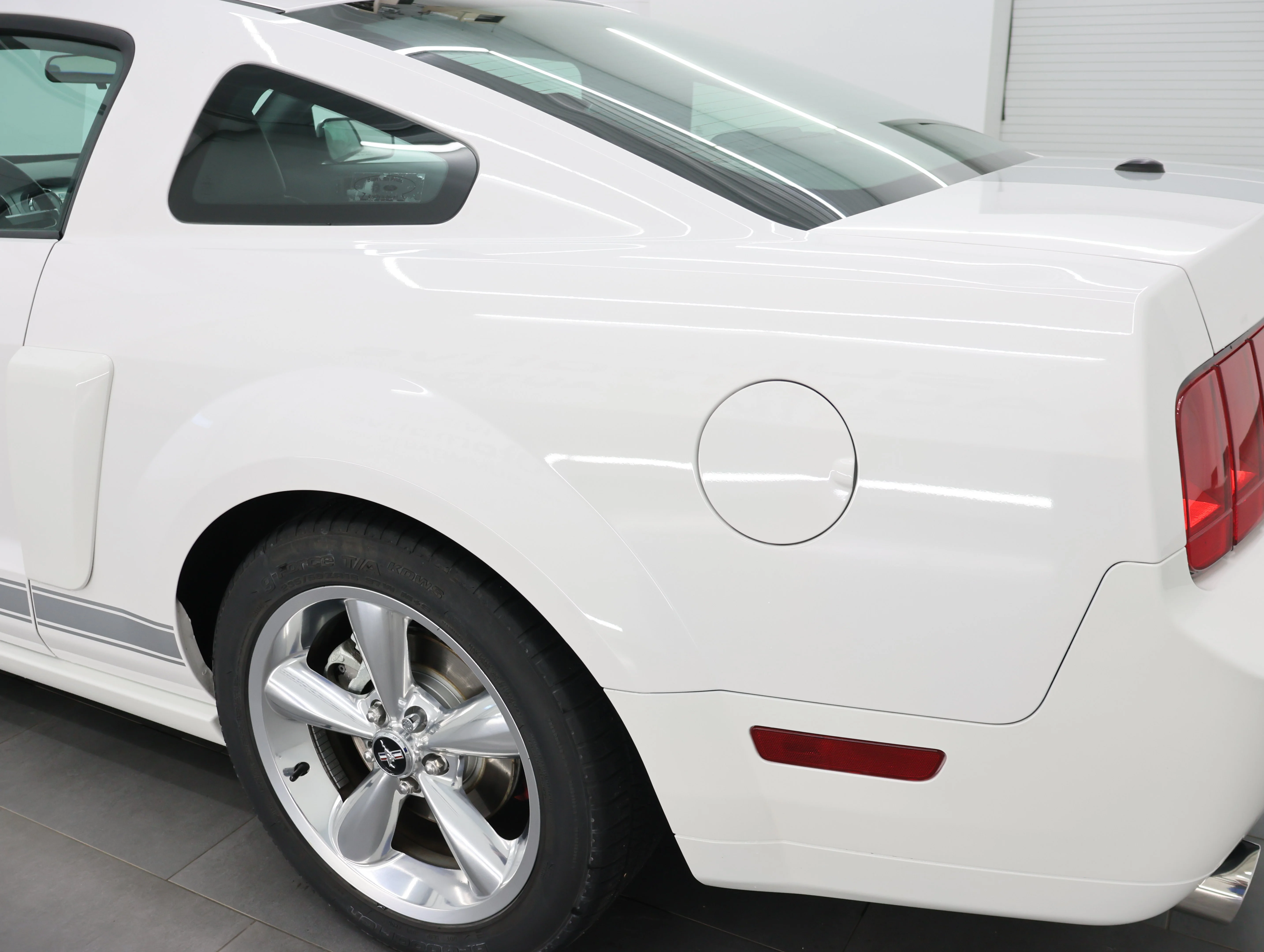 Used 2007 Performance White Ford GT Premium image 32