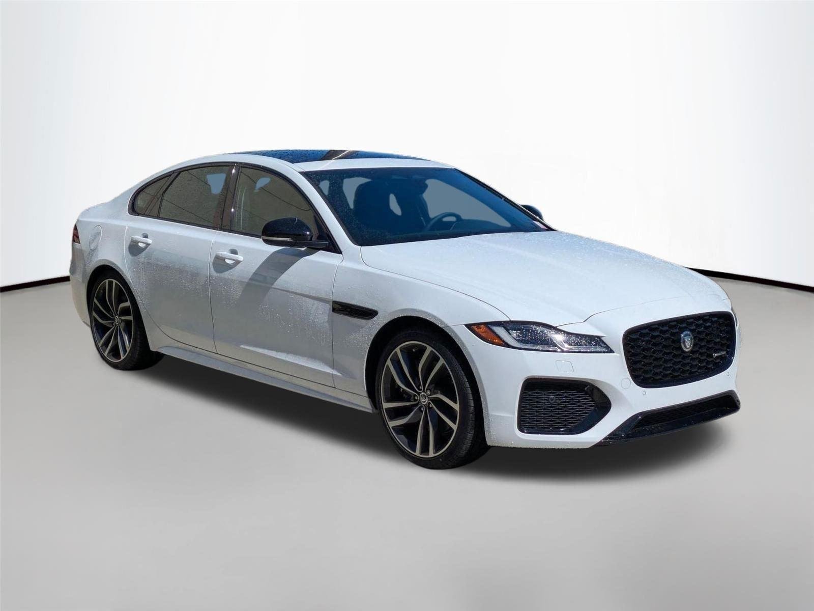 Used 2024 Fuji White Jaguar R-Dynamic SE image 3