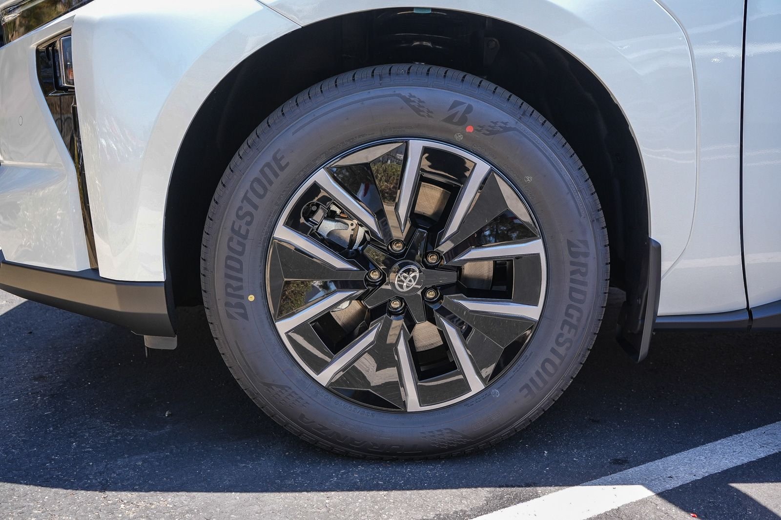 New 2026 Wind Chill Pearl <sup>1</sup> Toyota  XLE image 9