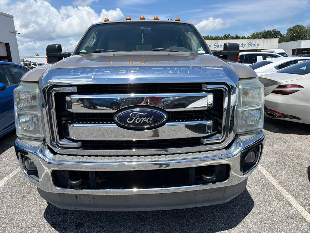 Used 2012  Ford Lariat image 2
