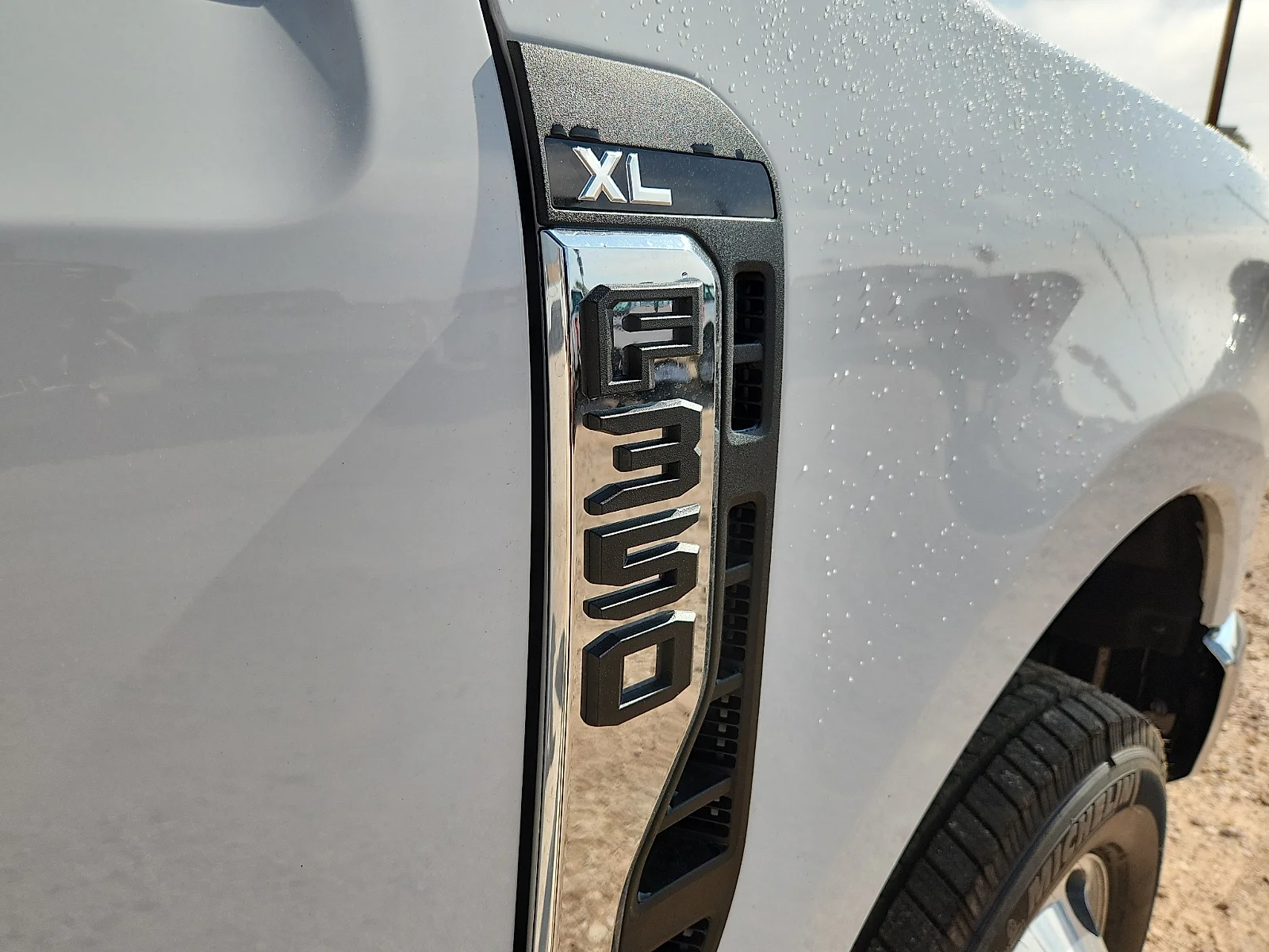 New 2026 Oxford White Ford XL image 10