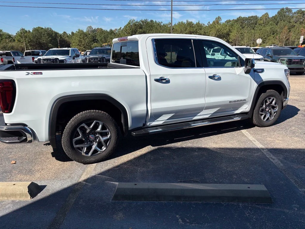 New 2026 Glacier White Tricoat GMC SLT image 3