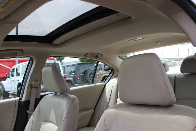 Used 2017 White Honda Touring image 23