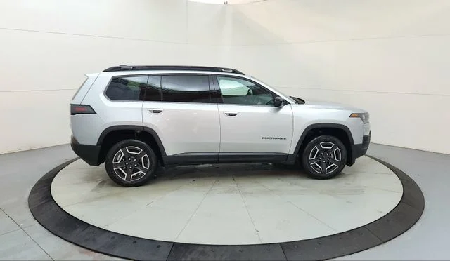 New 2026 Silver Zynith Clear-Coat Exterior Paint Jeep Limited image 11