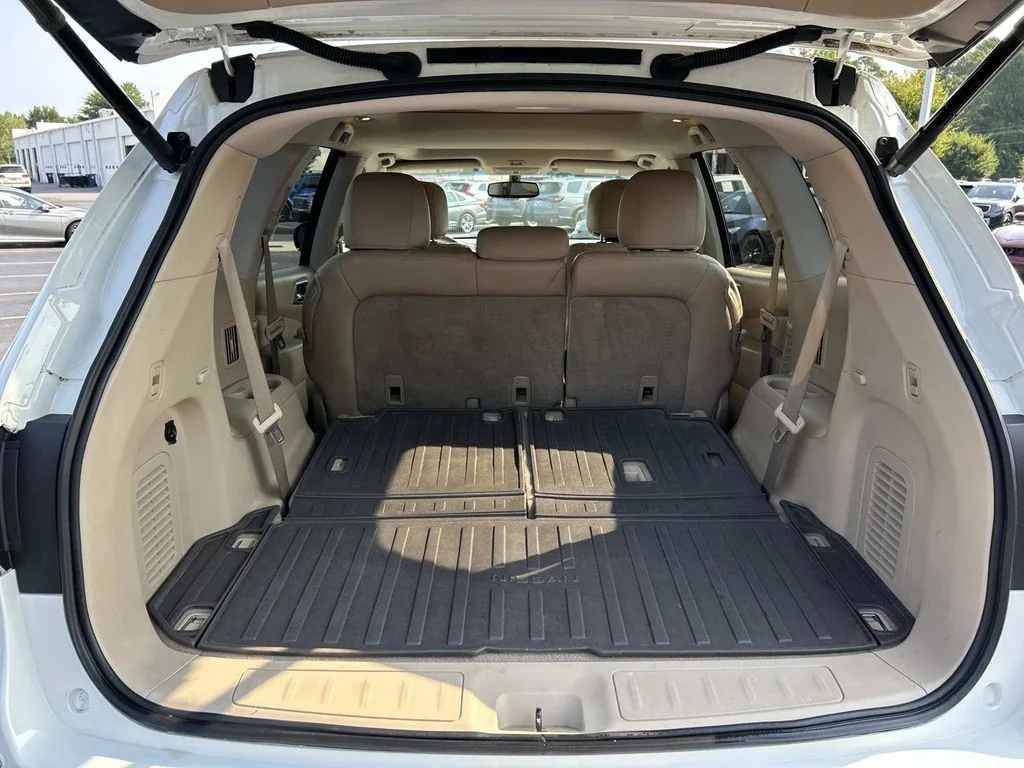 Used 2015 White Nissan SL image 11