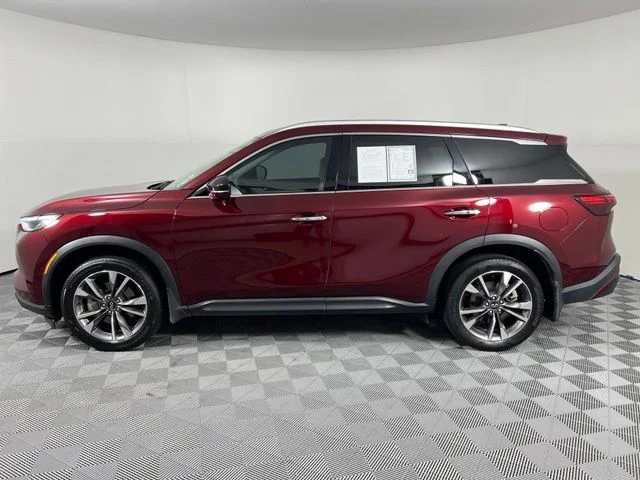 Used 2023 Red INFINITI LUXE image 4