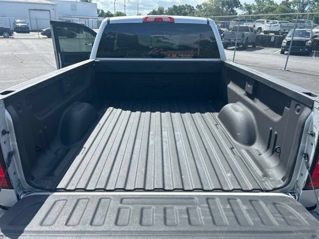 Used 2018 SILVER ICE METALLIC Chevrolet LT image 17
