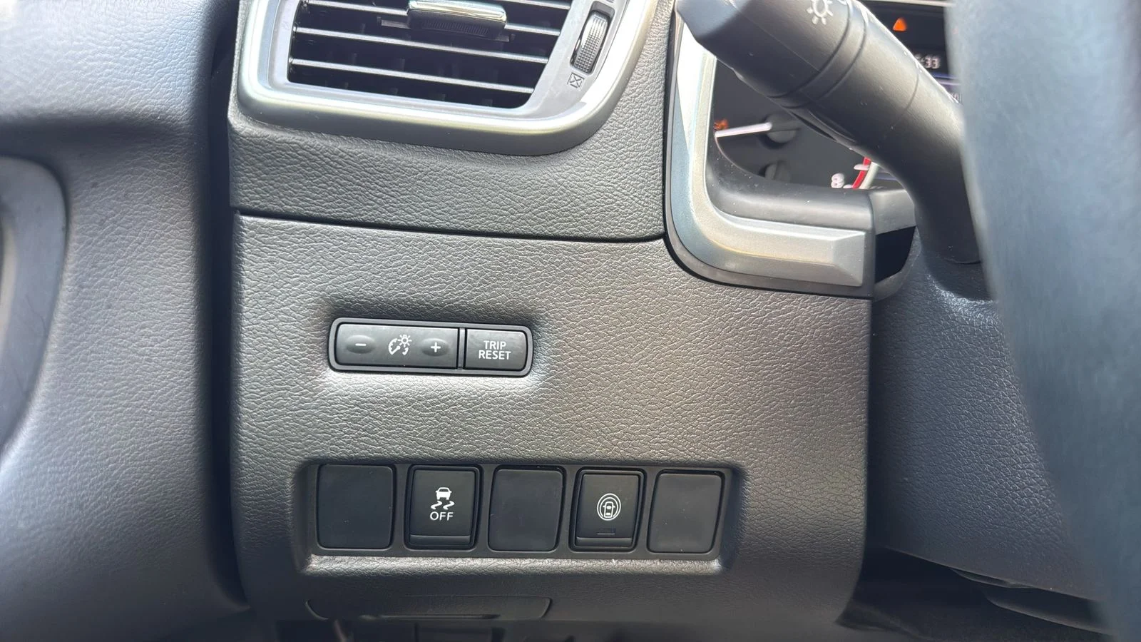 Used 2023 Gray Nissan SV image 17