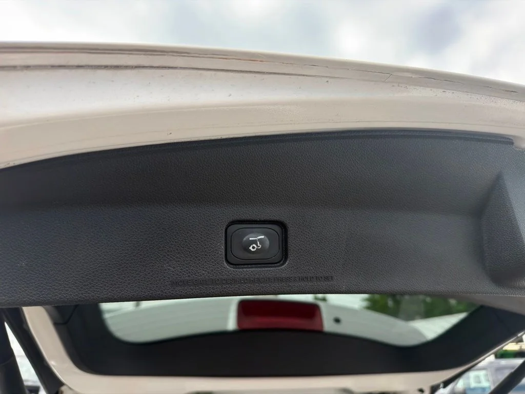 Used 2014 White Ford Sport image 9