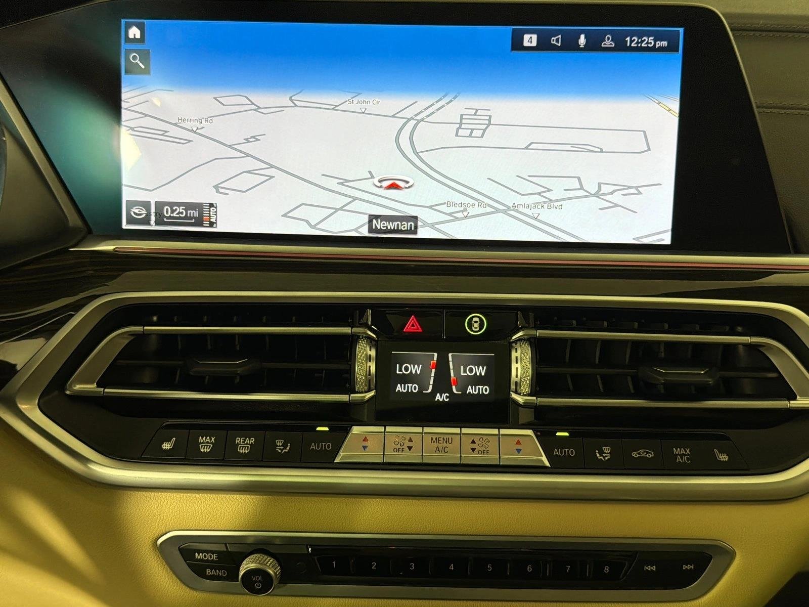 Used 2021 Jet Black BMW sDrive40i image 3