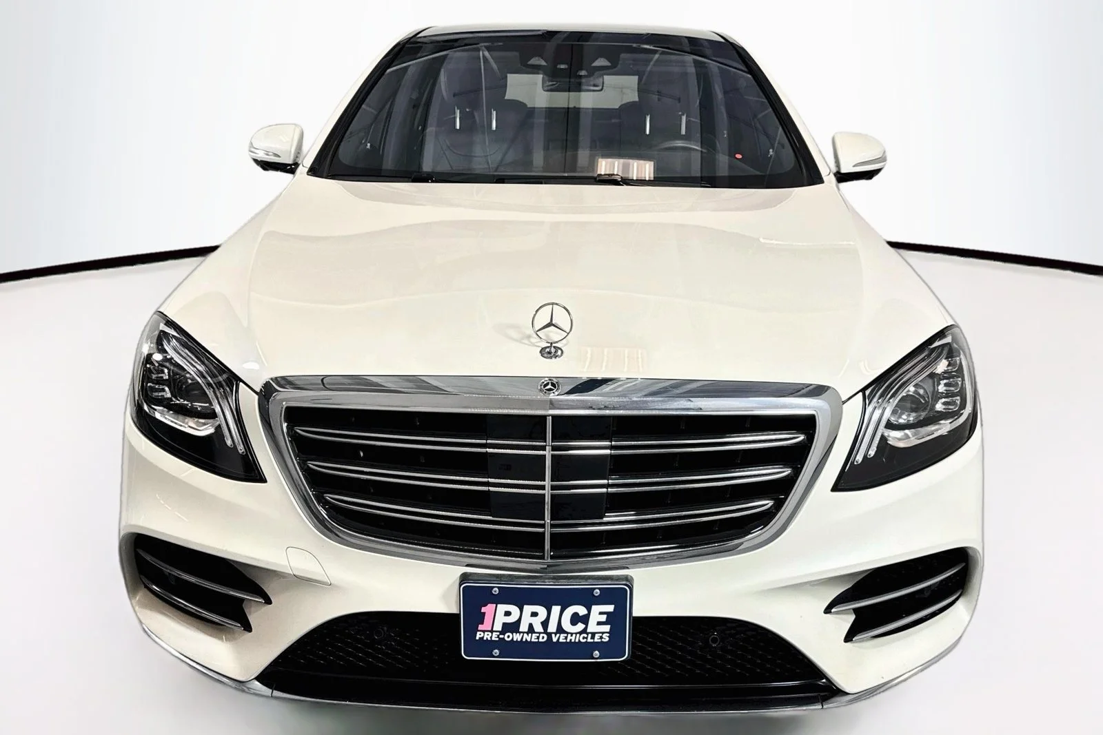 Used 2019 Designo Diamond White Mercedes-Benz S 560 image 2