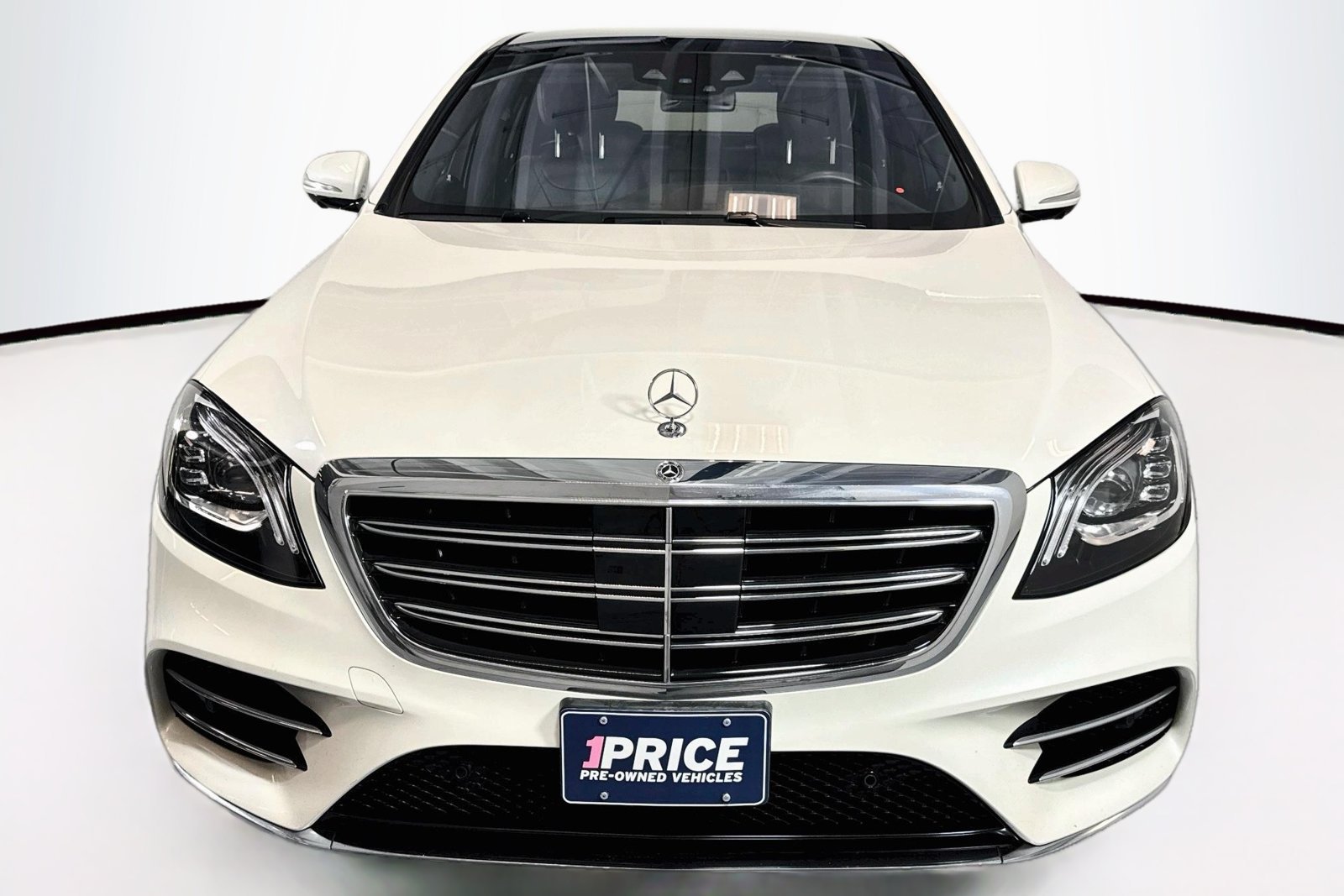 Used 2019 Designo Diamond White Mercedes-Benz S 560 image 2
