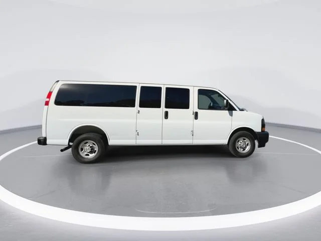 Used 2025 White Chevrolet LS image 3