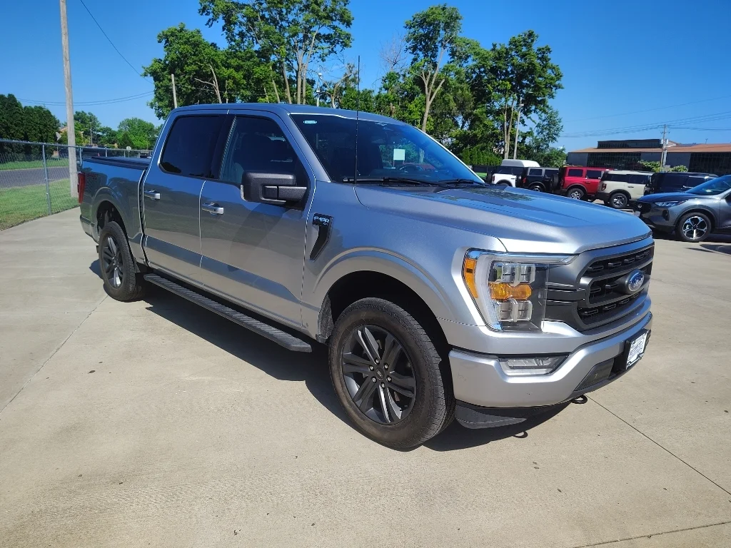 Used 2023 Iconic Silver Metallic Ford XLT image 3