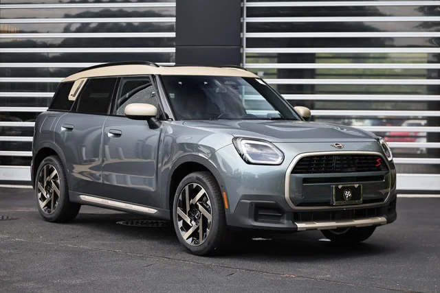 2027 MINI Countryman Signature Plus
