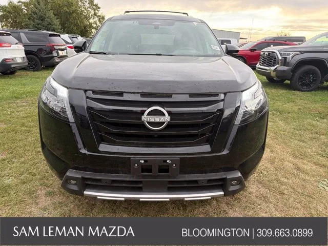 Used 2025 Black Nissan Platinum image 10