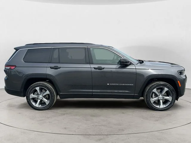 New 2026 Baltic Gray Metallic Clear-Coat Exterior Paint Jeep Limited image 6