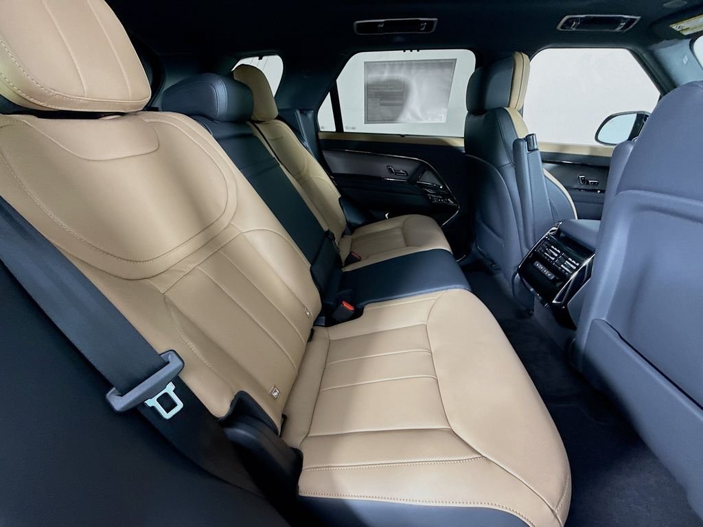 New 2026 Santorini Black Land Rover Dynamic SE image 29