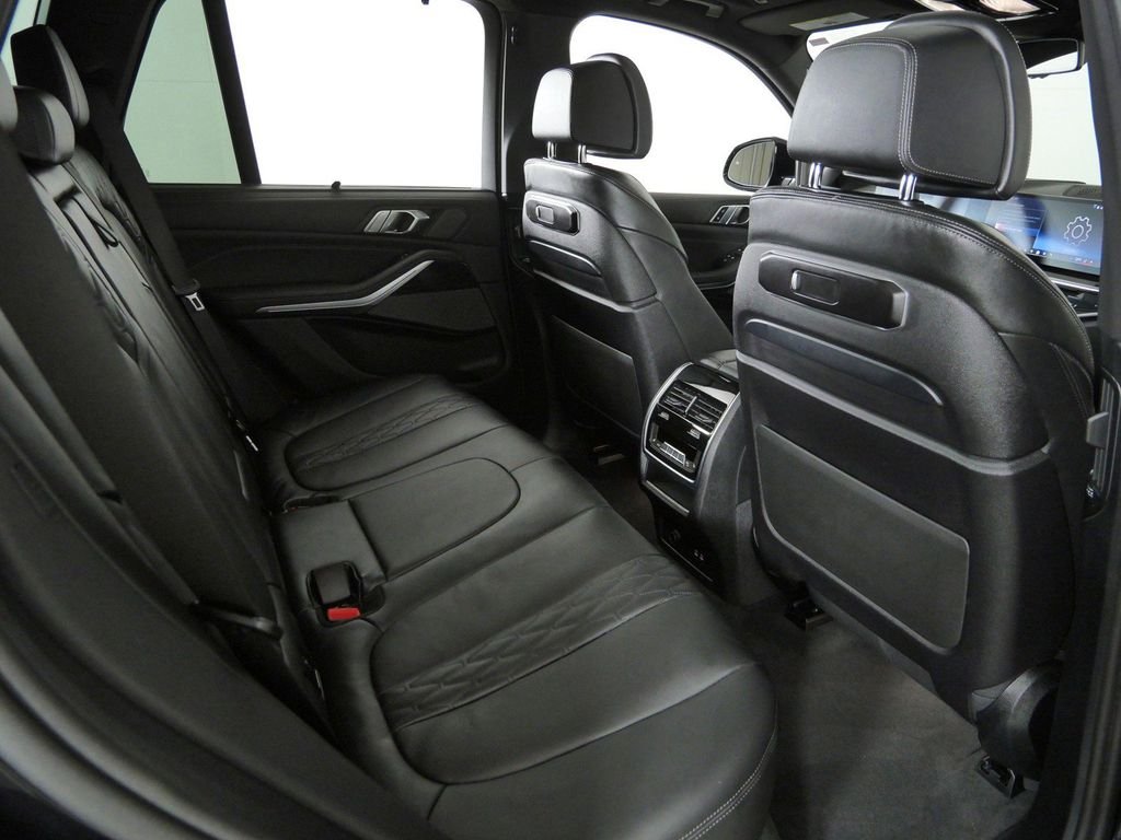 New 2026 Black Sapphire Metallic BMW xDrive40i image 26