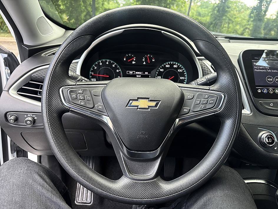 Used 2025 Summit White Chevrolet LT image 6