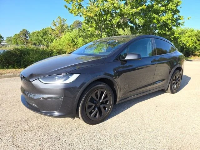 2024 Tesla Model X Long Range's photo