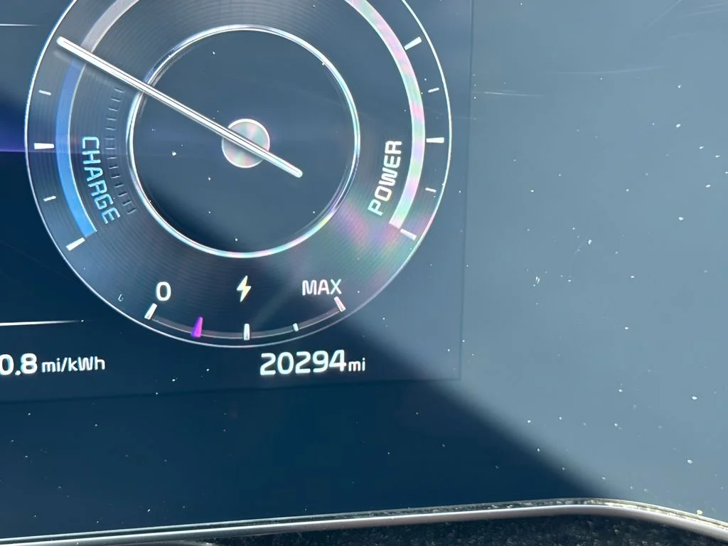 Used 2023 Black Kia Wind image 21