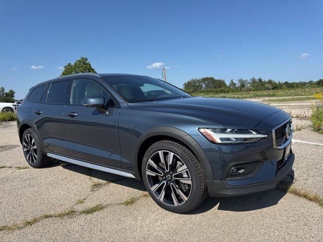 2026 Volvo V60 Cross Country B5 Ultra AWD's photo